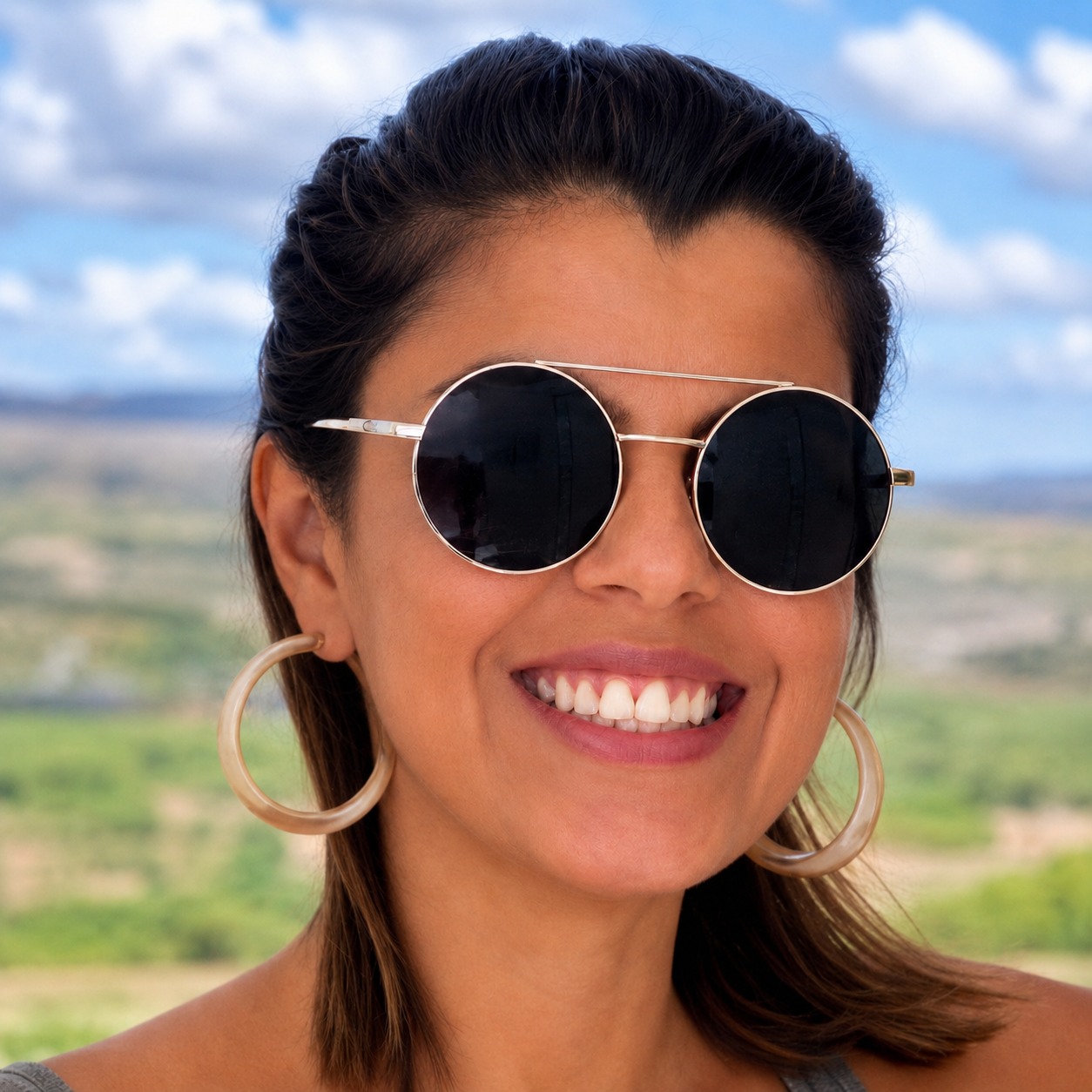 Retrato de Bruna Bezerra, Relações Públicas do Arquivo Anômalo.